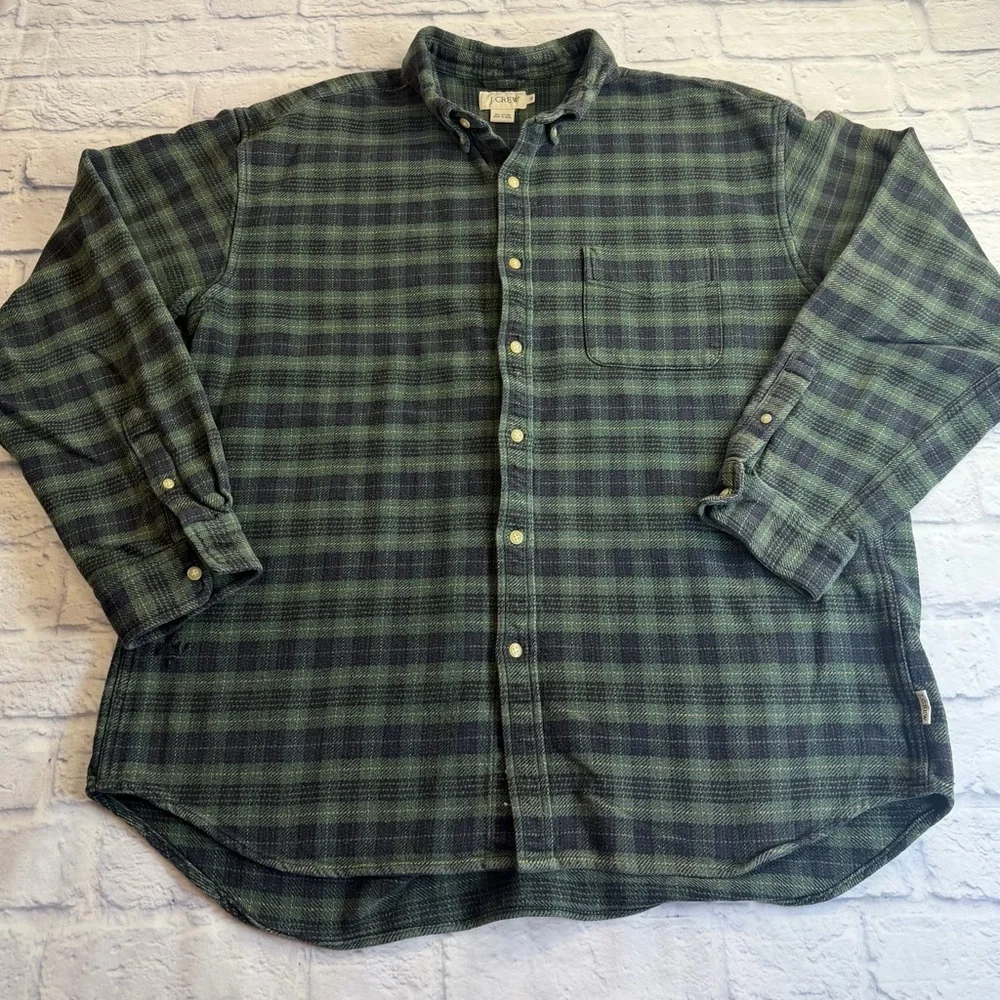J. Crew Dark Green and Navy Plaid Men's Flannel Shirt. Size XL.